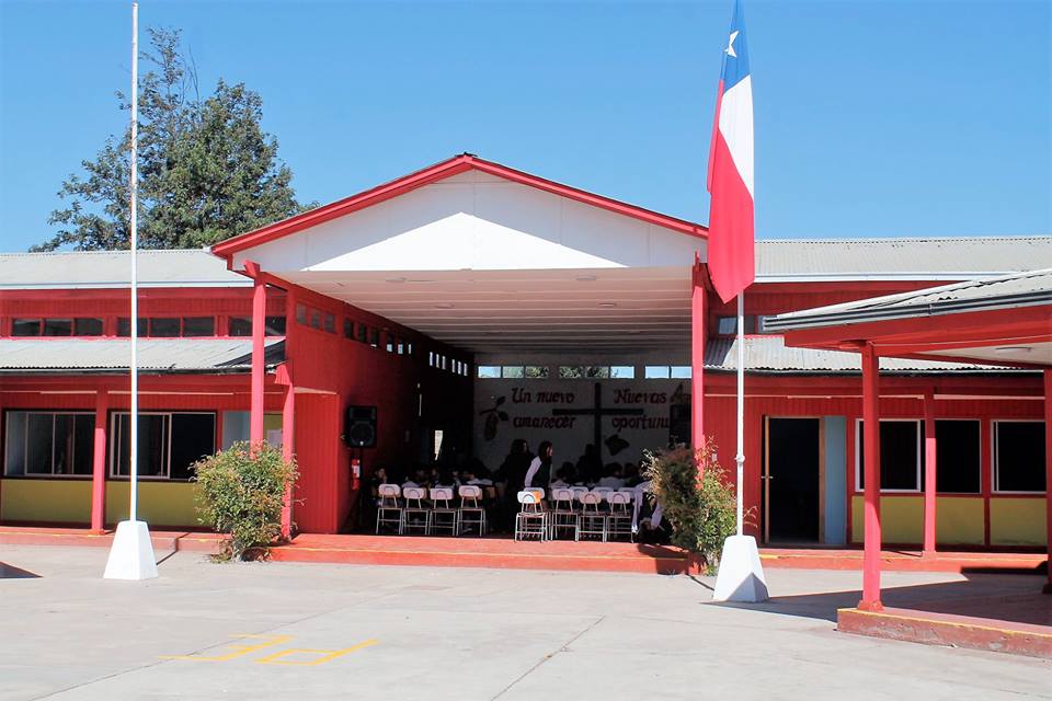 Frontis del Colegio Los Alerces de Talagante